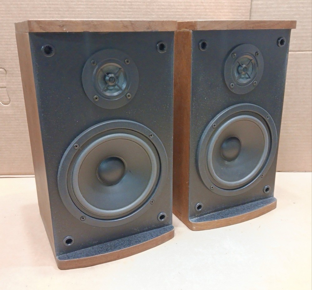VIntage Realistic Nova 14 Bookshelf Speakers