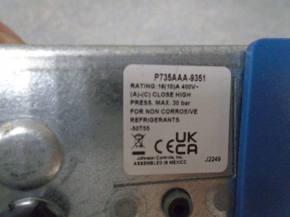 Johnson Controls P735 Series pressure control switch P735AAA-9351