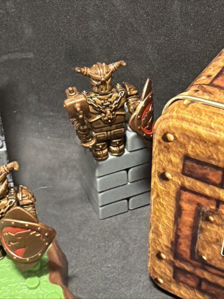Mega Bloks Dragons War Chest Tin with 3 Figures