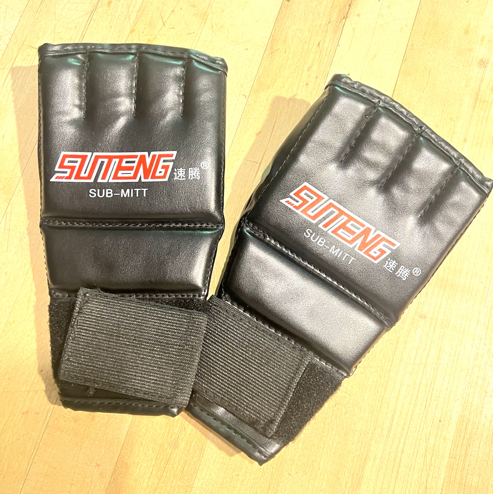 Kickboxing Boxing MMA Training Gear - Punch Mitt/Pad PU Leather Half Mitts NICE!