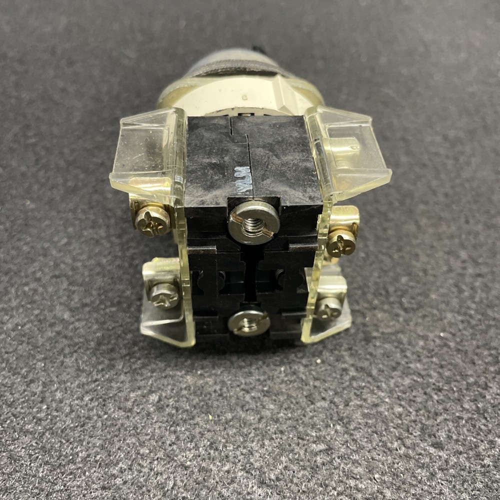 ALLEN BRADLEY 800T-J2 SELECTOR SWITCH 4wire (st09)