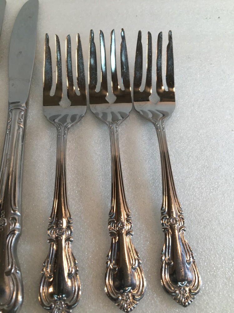 VICTORIA by Salem 11 Assorted Pieces Stainless Flatware