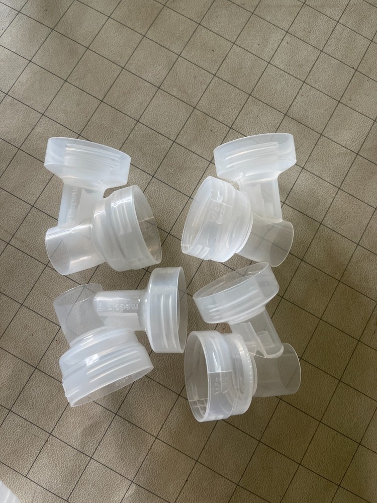 (4) New Medela connectors (2 pair)