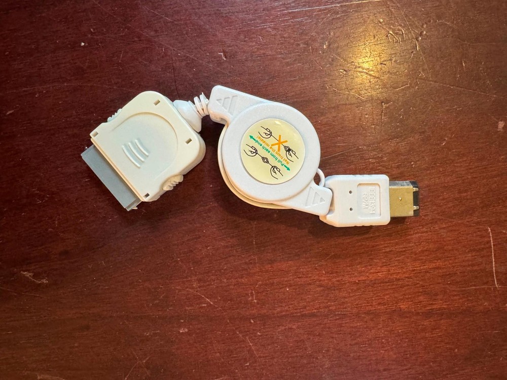 Retractable Firewire 400 Data & Charging Cable for 30-PIN iPhone, iPod, & iPads