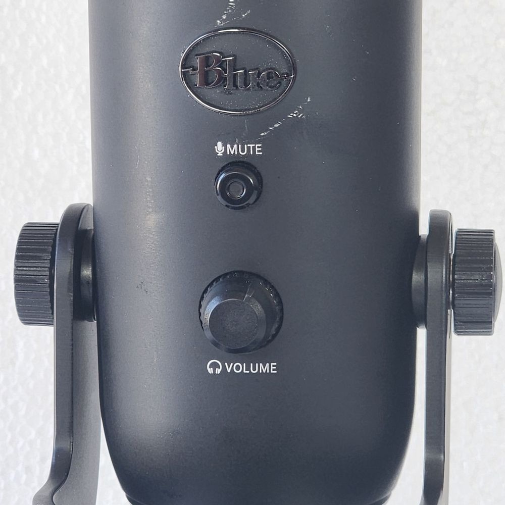 Yeti Blue Blackout Professional USB Desktop Microphone. Multi Pattern.