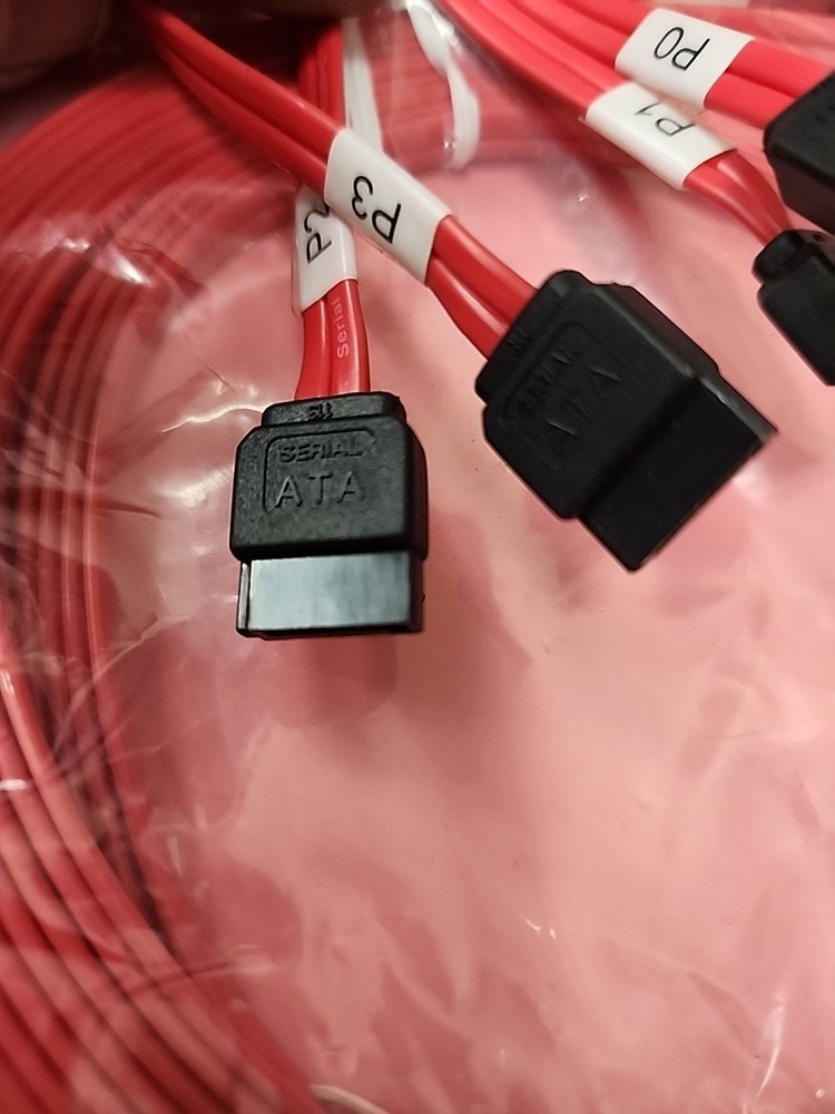 CBL-SFF80870CF-10M SATA Cable