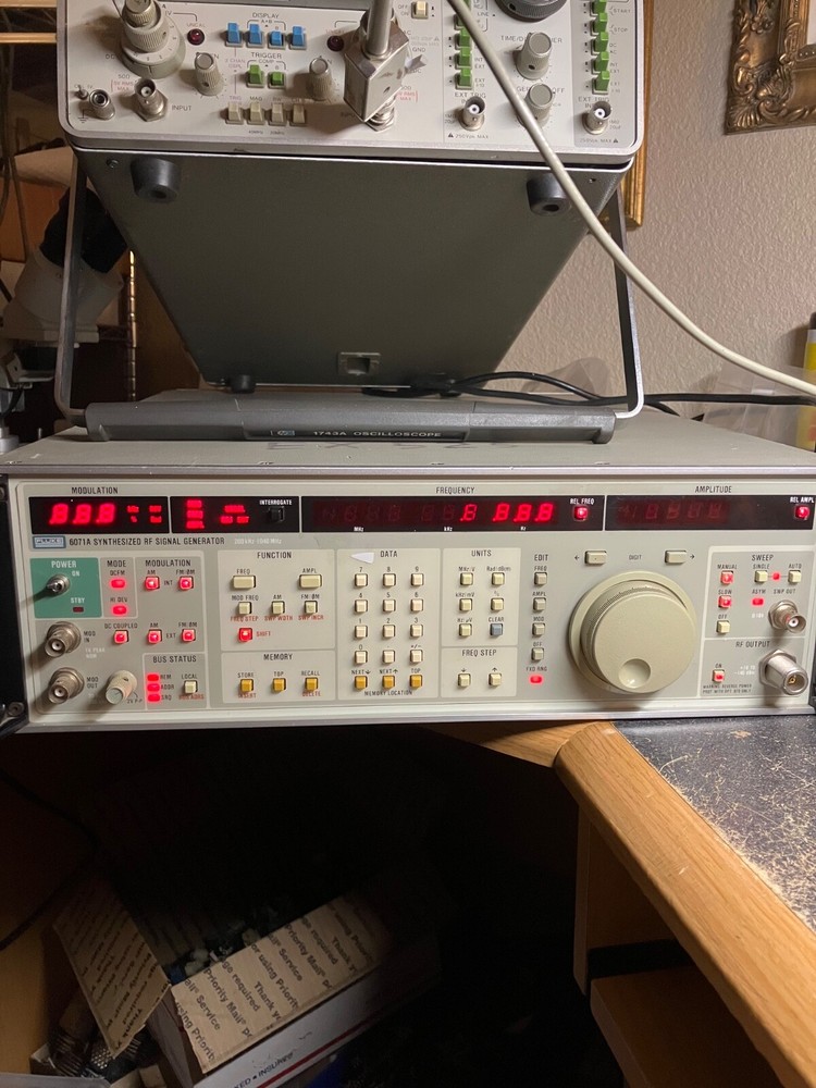 Fluke 6071A  Signal Generator