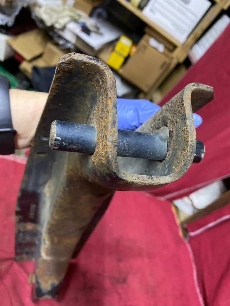 Muffler Mounting Bracket VOLVO 21359582,