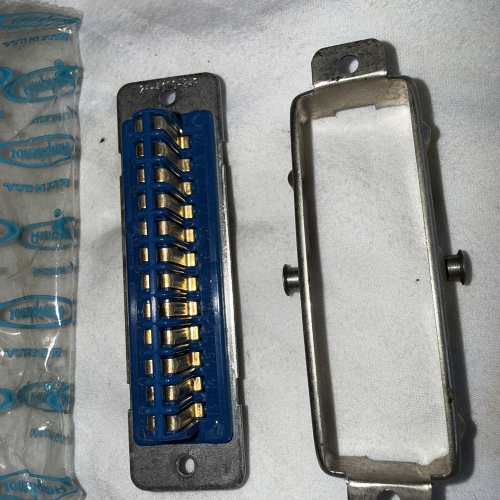 AMPHENOL 26-4100-24P Rectangular Power Connector New