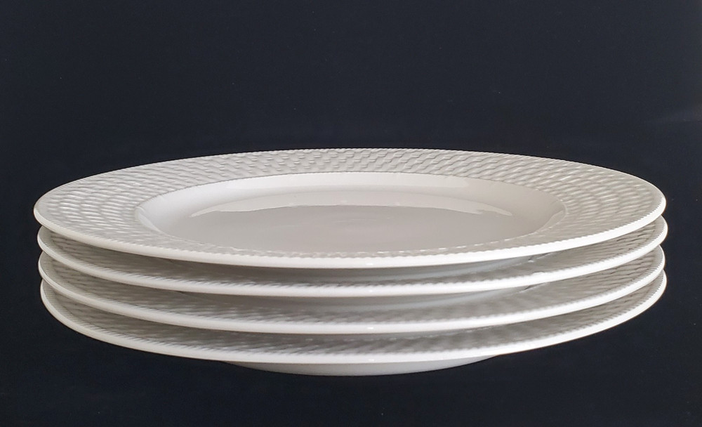 (4) ONEIDA KITCHEN WICKER BASKET WHITE DINNER PLATES 11"