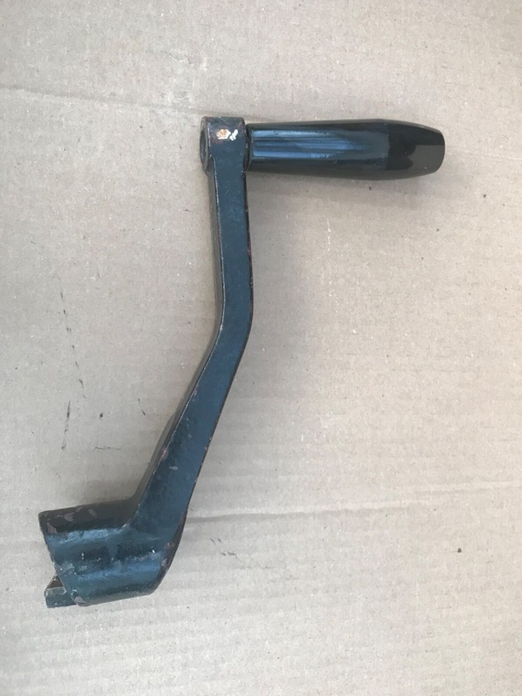 Engine starting hand crank handle