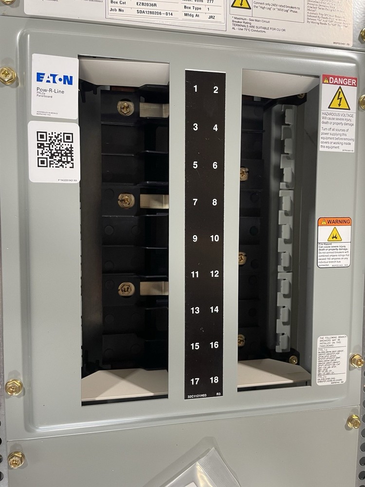 1-225 AMP 480V MAIN LUG PANELBOARD 18 SPACE 3PHASE 4 WIRE COMPLETE PANEL