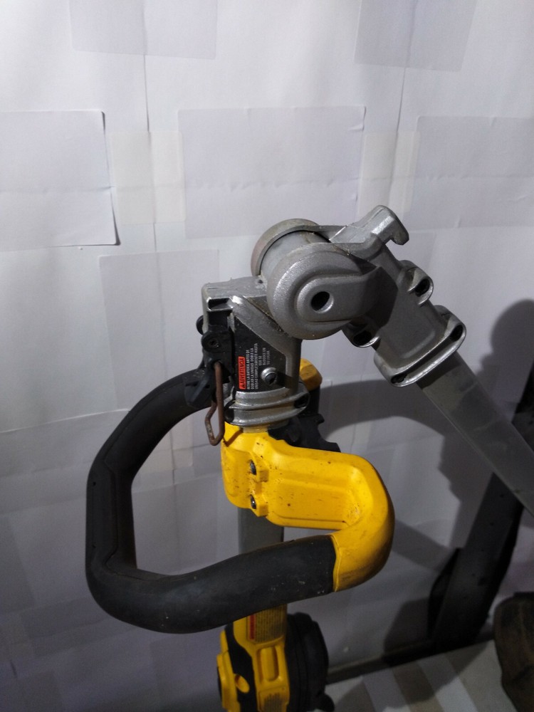 DeWALT DCST922 20V Cordless Brushless String Trimmer (Tool Only) #238