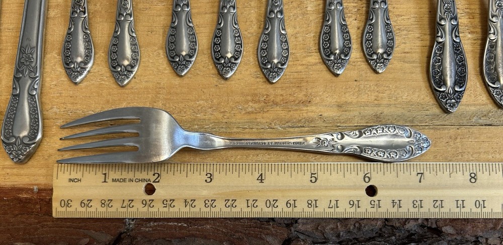 Medina Stainless By Present Korea. Please, See Description for pieces.