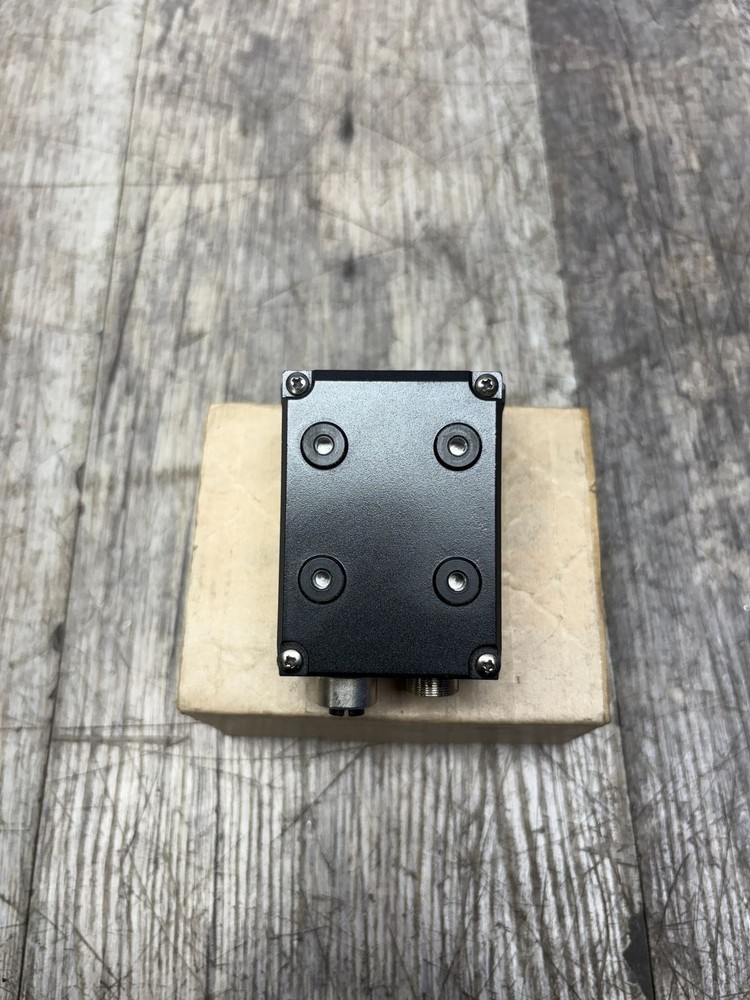 KEYENCE LONG DISTANCE 2D CODE READER SR-752