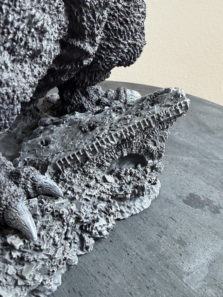 X-Plus Godzilla 1954 RIC 30cm Train Biter Monochrome - Bandai