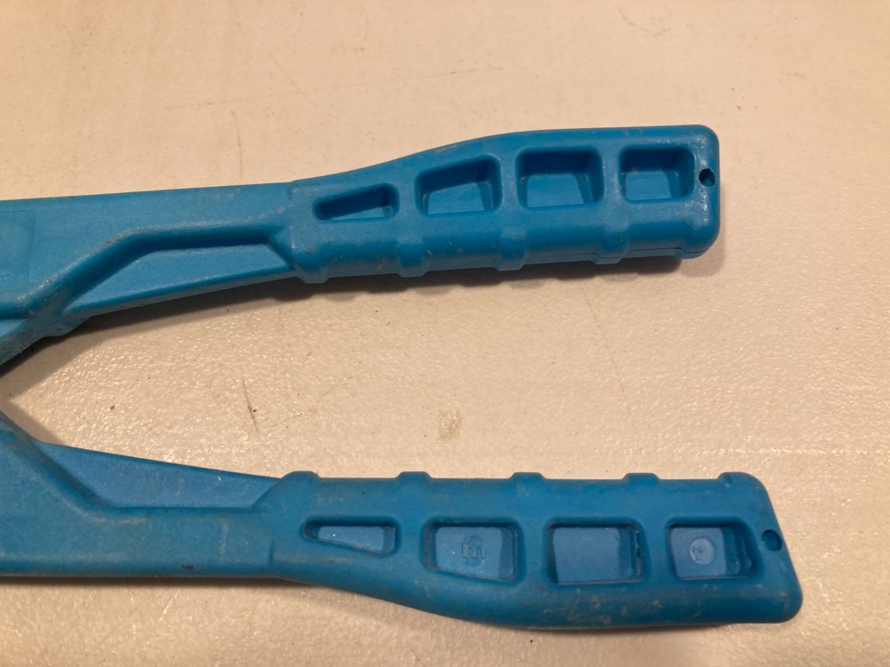 SharkBite Pex Crimp Tool Kit 865896 with PEX crimp tool kit #865896