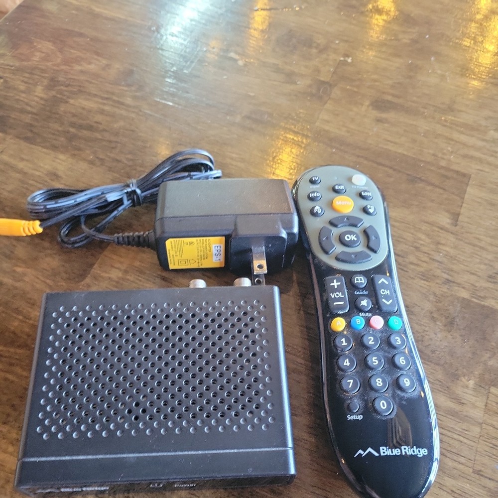 Evolution/Blue Ridge Digital HD Box MODEL DMS2004UHD W/ AC Adapter, Remote. E