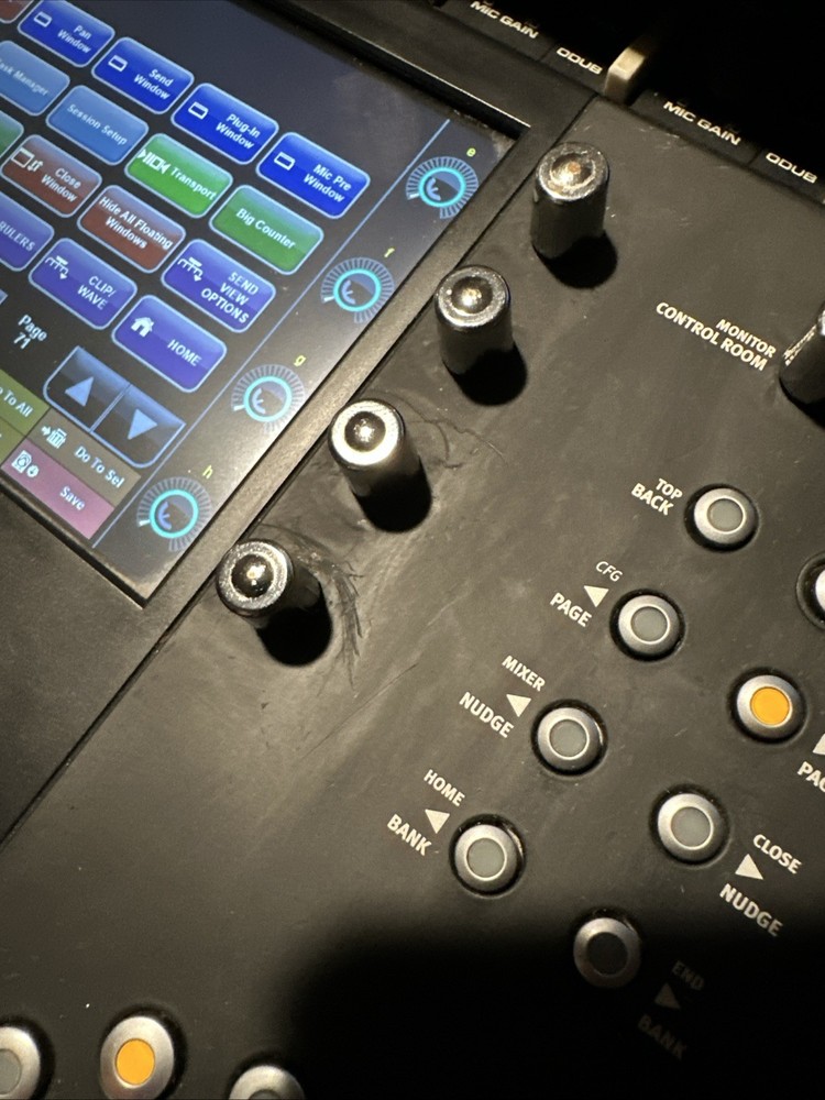 Avid Artist Control EUCON DAW Controller Touchscreen – Logic Pro / Pro Tools