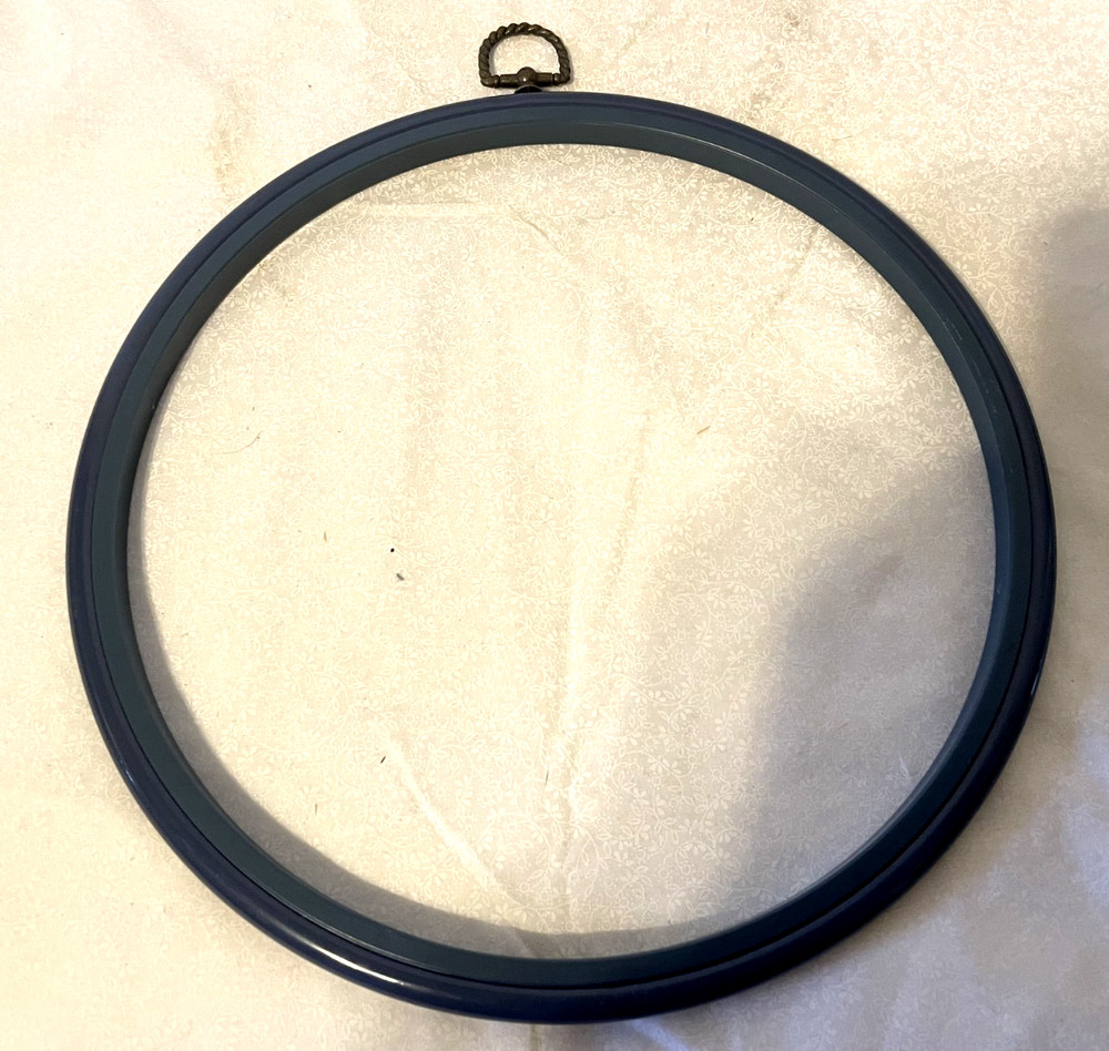 1 plastic hoop frame for Embroidery/Needle Work
