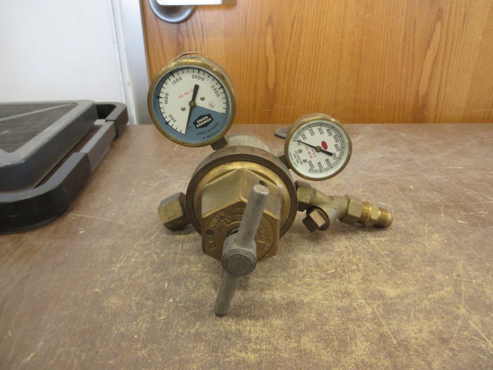Union Carbide Linde Regulator R-69 Used