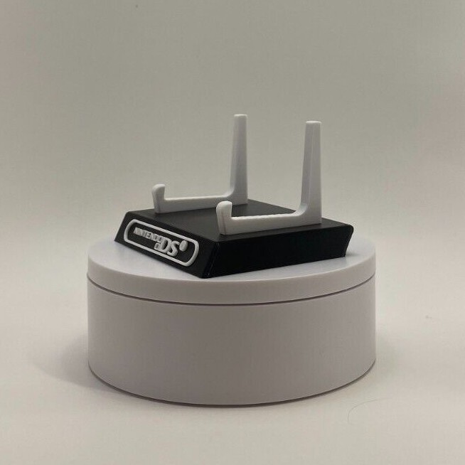 Nintendo DSi Display/Stand/Holder - DISPLAY ONLY (Customize Colors)