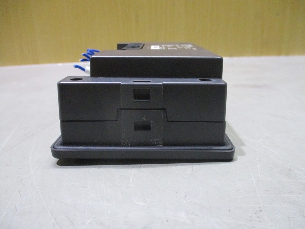 KEYENCE KV-D30 Operator Panel HMI DAVR70903C035 USED