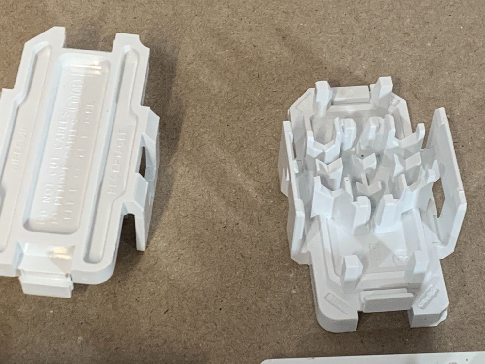 Wirecon Mobile Home RV Single Receptacle Outlet White WDRU 15 W Lot of 2