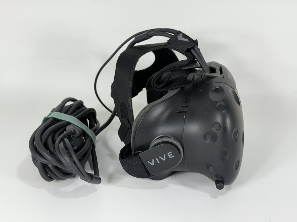 HTC Vive Virtual Reality System Bundle with Controllers - Missing Link Box