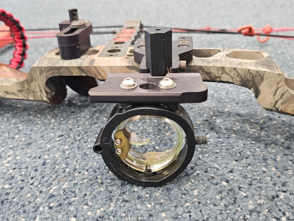 Mathews Switchback XT Compound Bow 70# Draw Weight Right Hand w/ Case