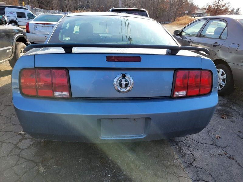 2005-2006 Ford Mustang Fuse Box Engine Assembly OEM