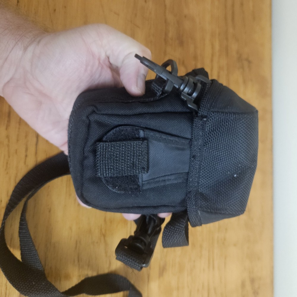 TARGUS MINI CAMERA ACCESSORIES BAG Shoulder Carry Strap Belt Loop Holder