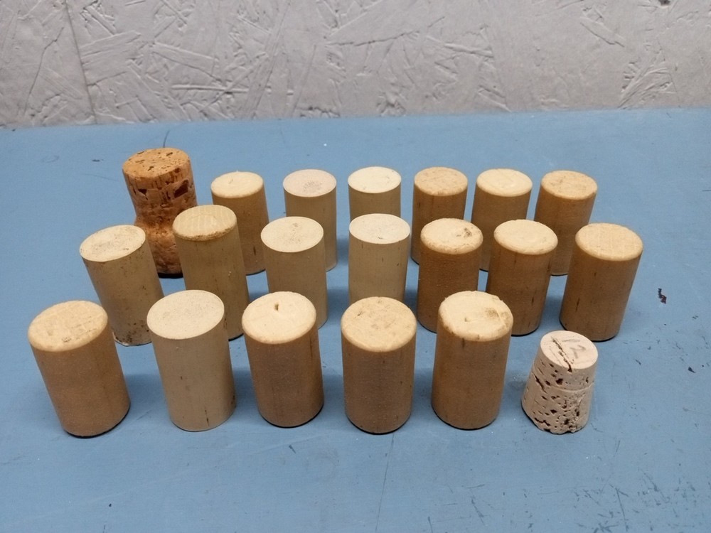 Lot of 20 Unmarked Wine Corks (LL)