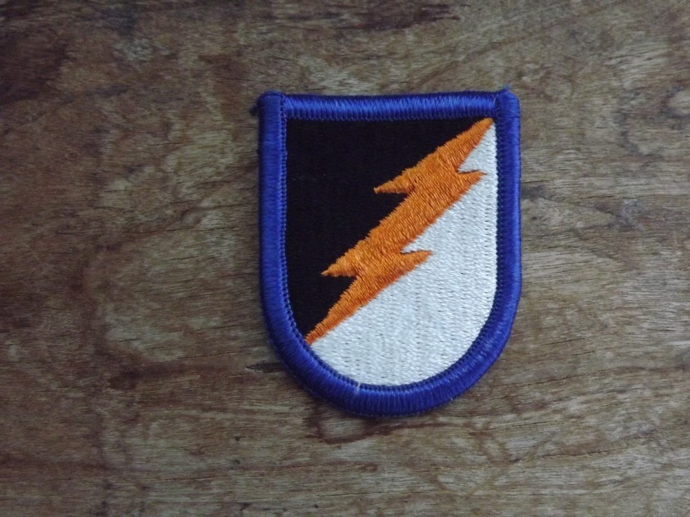 Unidentified Army Beret Flash - INV# C1519