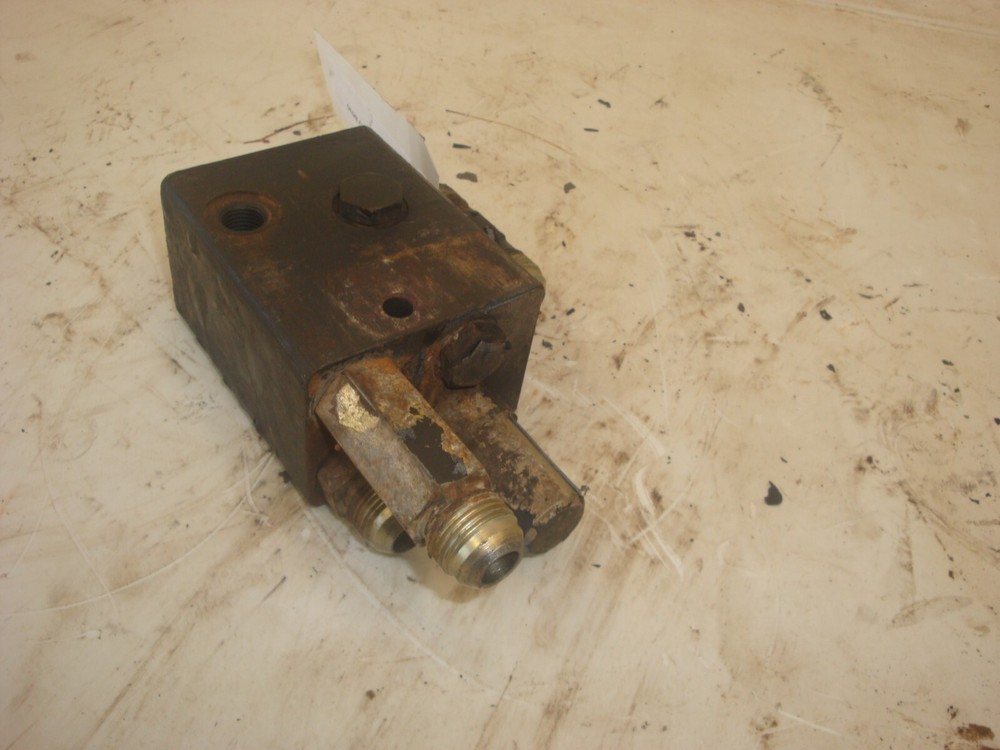 1993 AGCO 8630 Tractor Hydraulic Valve