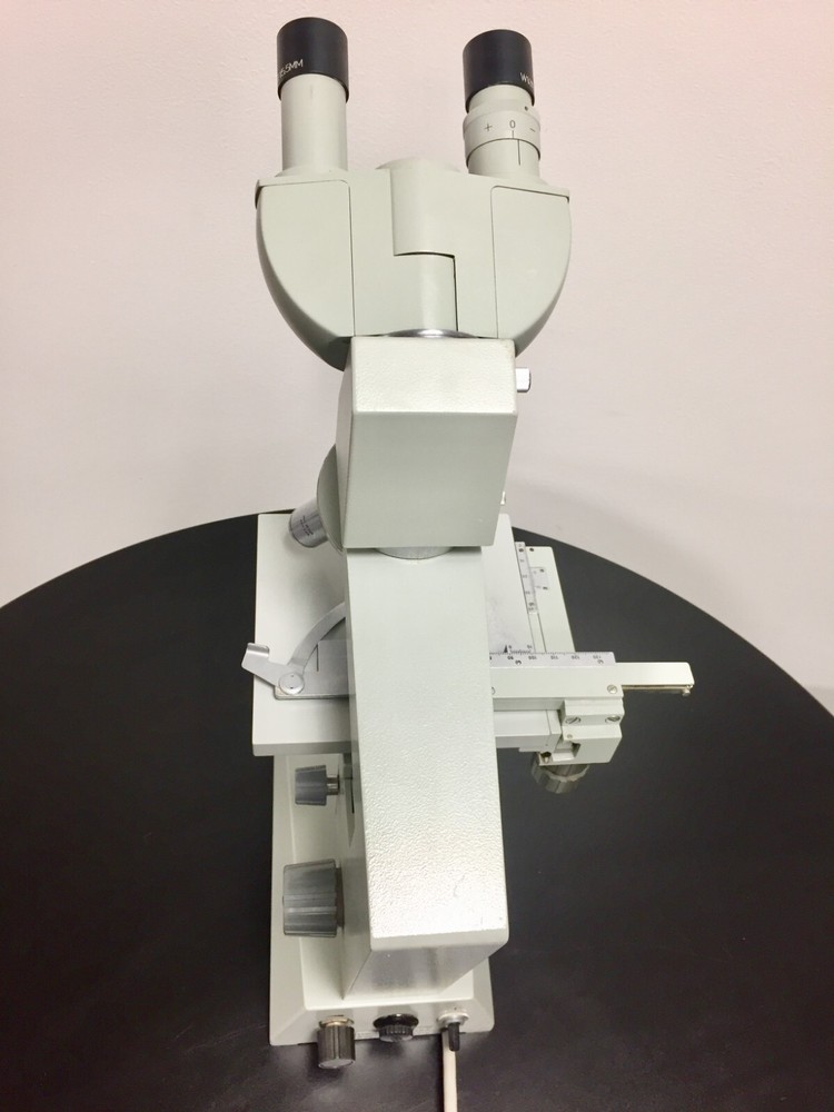 ZIESS ausJENA Microscope with 4 Objectives and light source