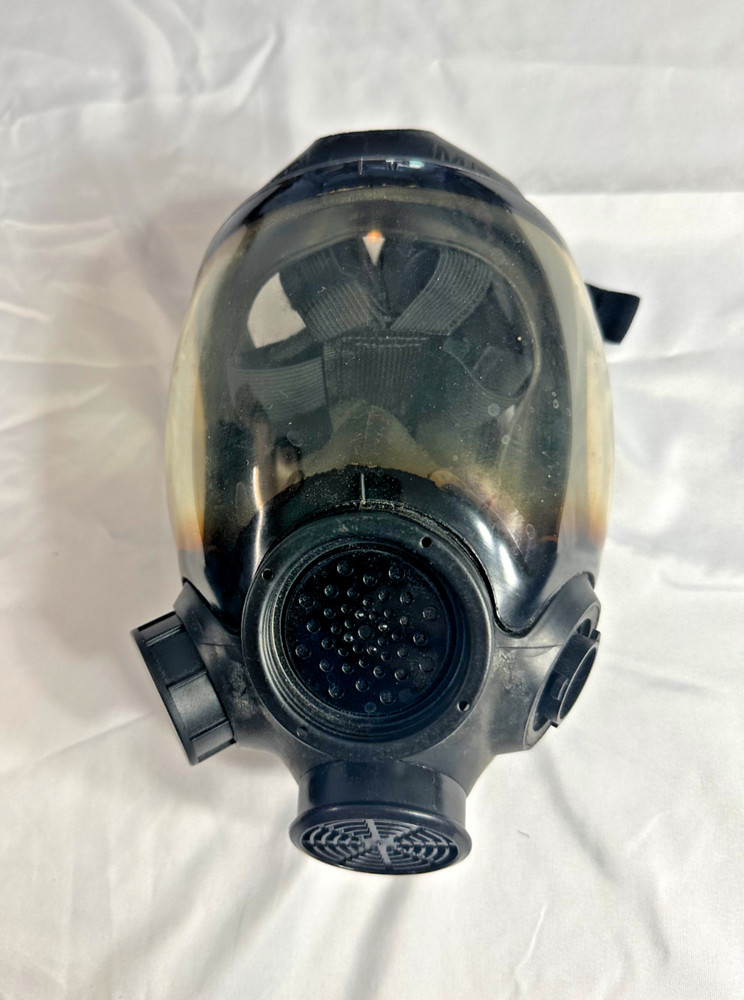 MSA ADVANTAGE 1000 GAS MASK - SIZE MEDIUM