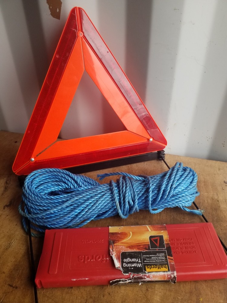 Halfords Warning Triangle Emergency Breakdown Reflective Foldable Sign Tow Rope