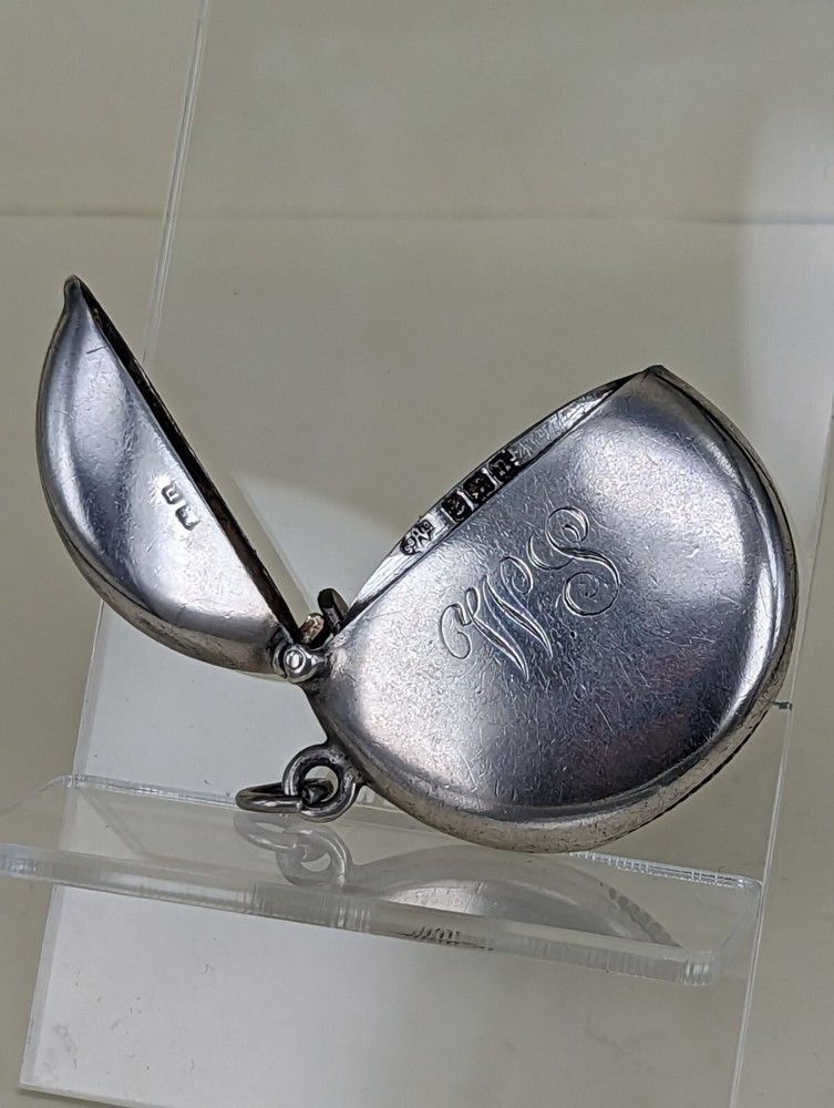 1912 unusual moon shaped solid silver vesta fob case