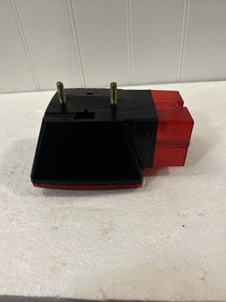 Optronics Inc Universal Taillight Trailer Light Under 80in.-Right Side READ/USED