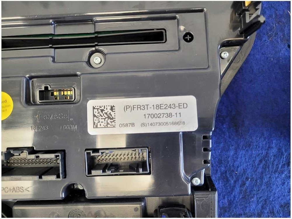 2014 Ford Mustang GT S550 Audio Control Info Panel Receiver Face Plate 2840