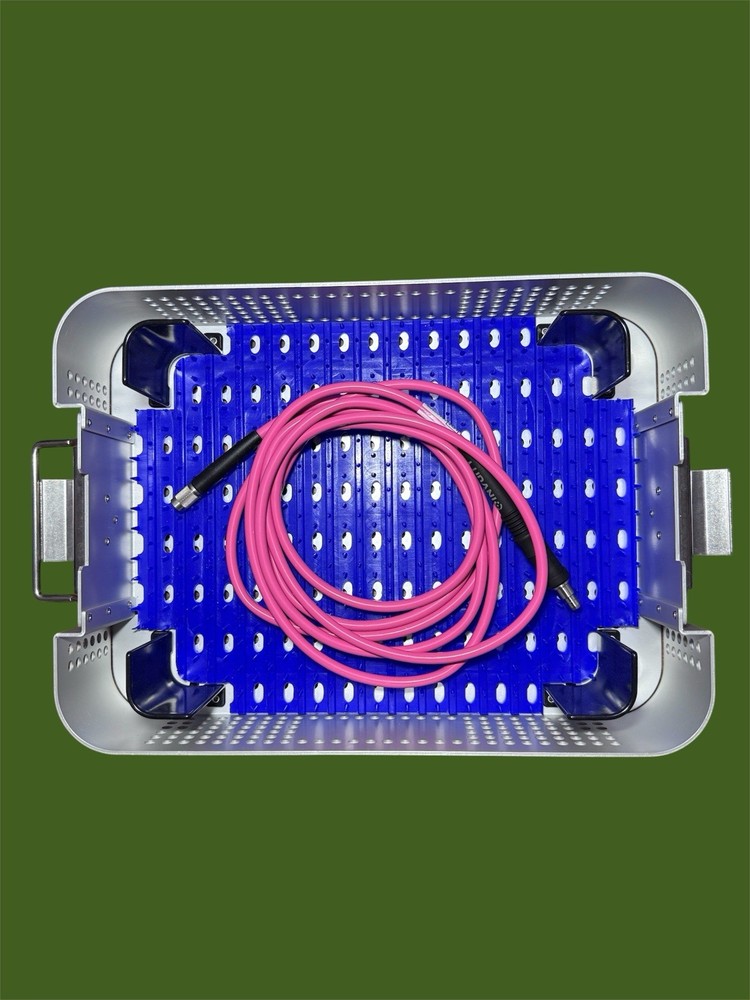 Invuity Eikon™ LT Illuminated Retractor System