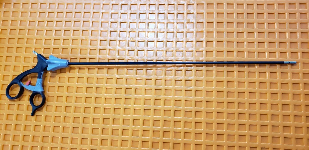 Aesculap Laparoscopic Monopolar Grasping Forceps 5mm x 43cm Ratchet handle.