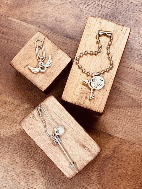 Silver bulb safety pins (100)
