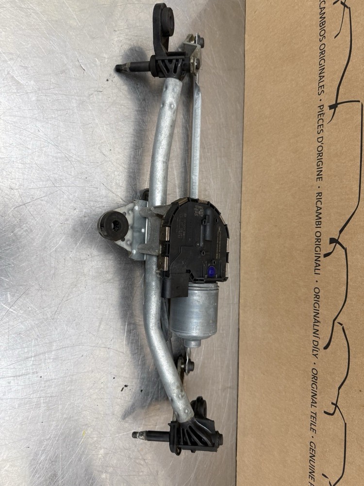 Audi RS3 8V Front Windscreen Wiper Motor 8V2955119A