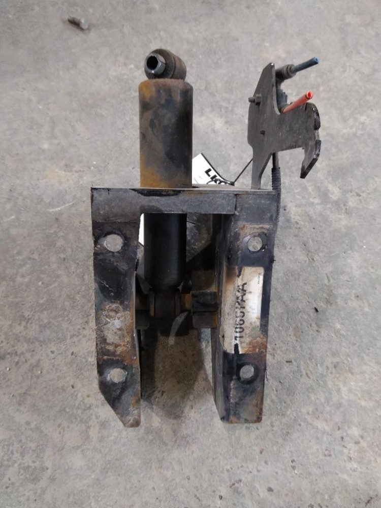 For 2020 KENWORTH T680 CAB MOUNT,BRACKET Left , MN