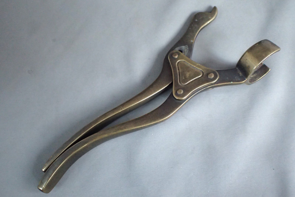 ANTIQUE SOLID BRASS SINGLE LEVER CORKSCREW BOTTLE OPENER ENGLAND