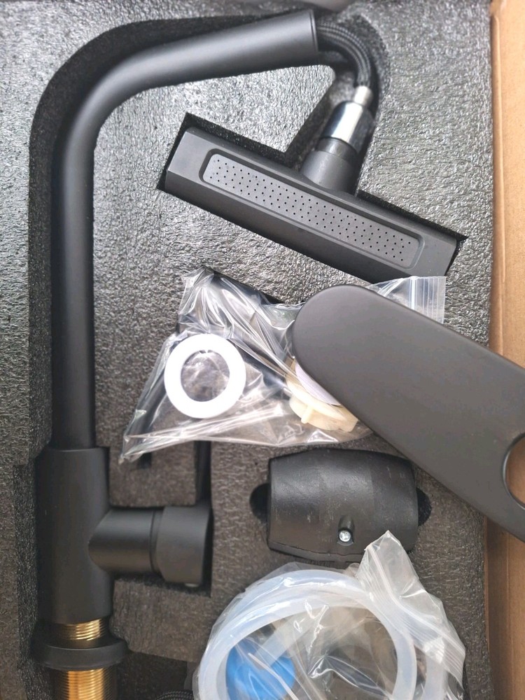 Kitchen Faucets with Pull Down Sprayer, Single Handle Matte Black