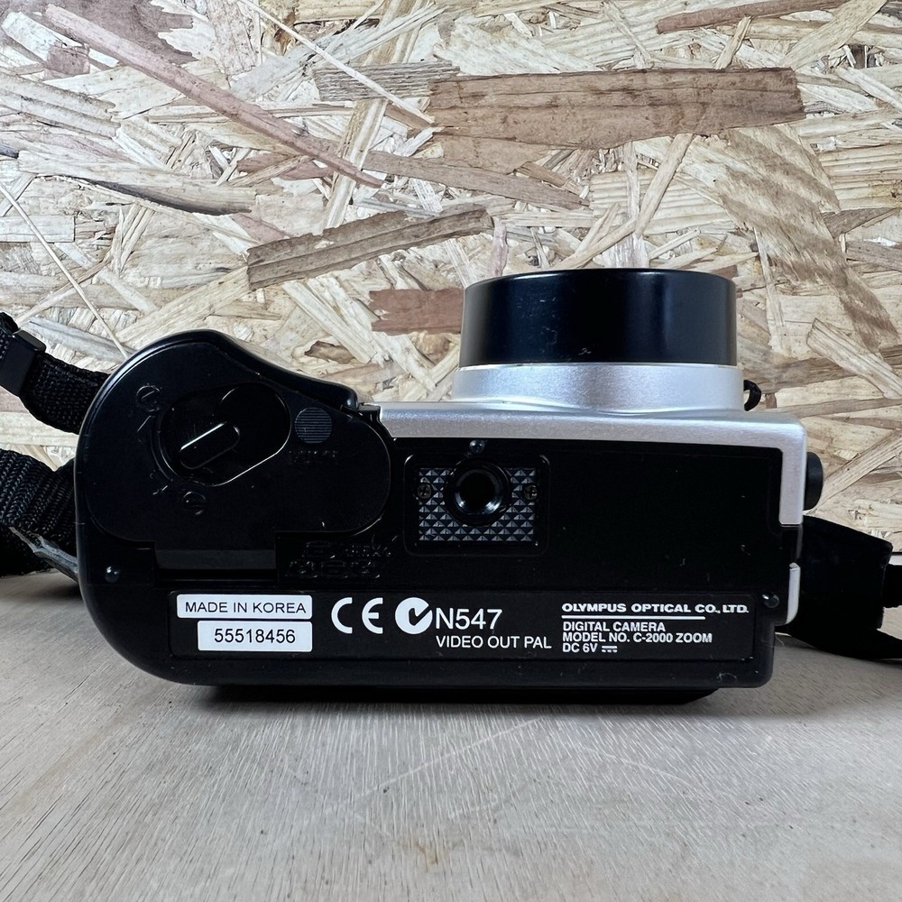 Olympus Camedia C-2000 Zoom 2.1MP Compact Digital Camera Silver Tested