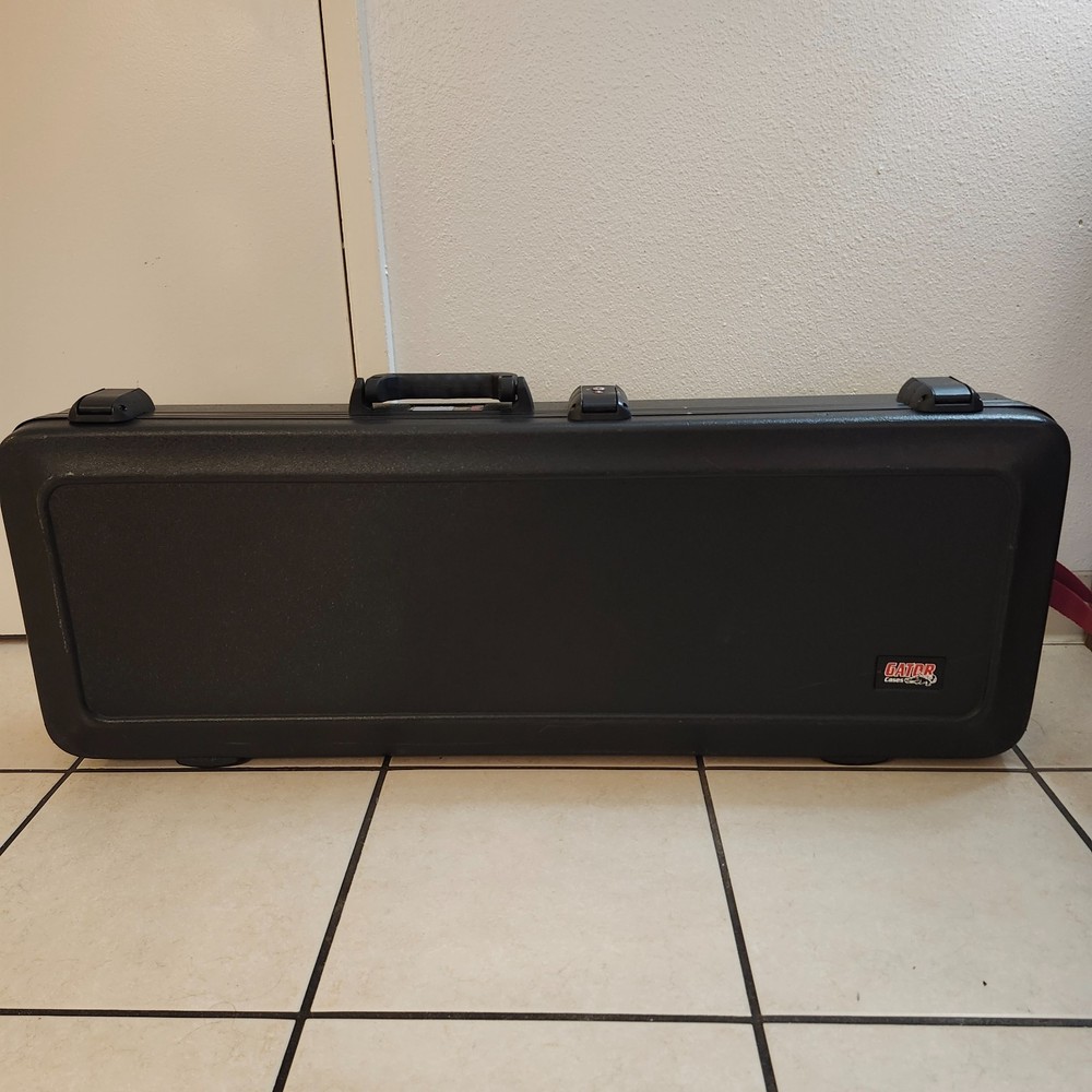 Gator Cases Hard-Shell Plastic Case for Standard Electric Guitars With Keys